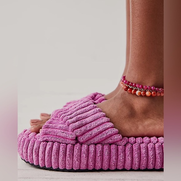 FREE PEOPLE TWO DAYS IN IBIZA SLIDES - ORCHID size 7 - Picture 2 of 7